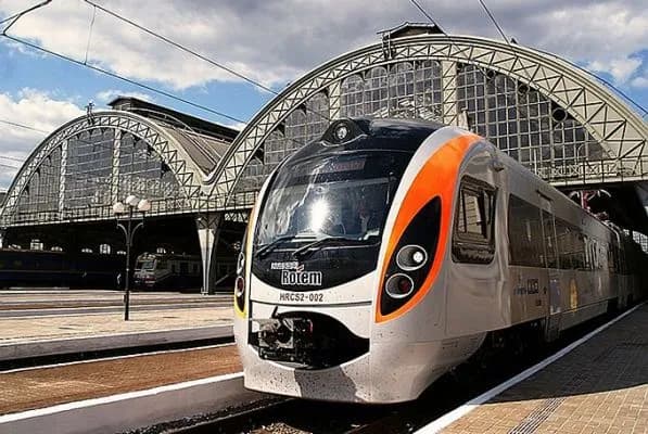 Ile jedzie pociąg z Przemyśla do Kijowa? Czas podróży i wskazówki