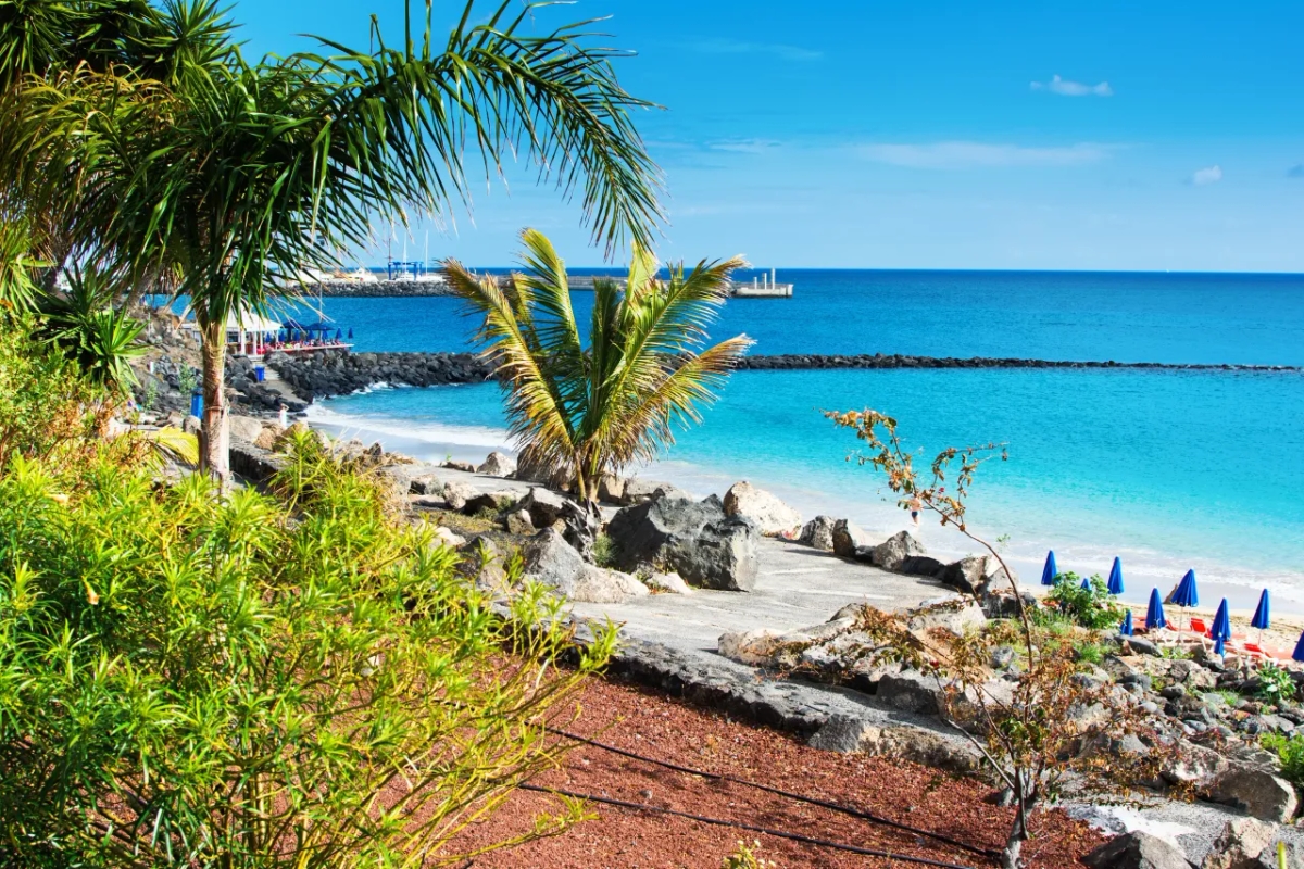 Ile trwa lot na Lanzarote z Warszawy? Poznaj zaskakujące fakty