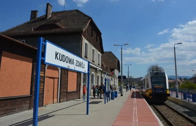 Jak dojechać pociągiem do Kudowy Zdrój - najłatwiejsze trasy i wskazówki