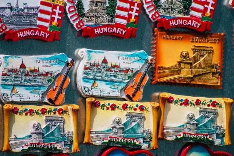 Gdzie kupić pamiątki w Budapeszcie? Najlepsze miejsca i porady